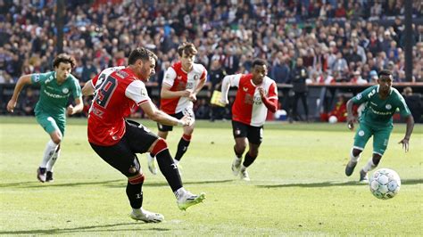 Santiago Giménez shines as Feyenoord Stuns Bayern Munich