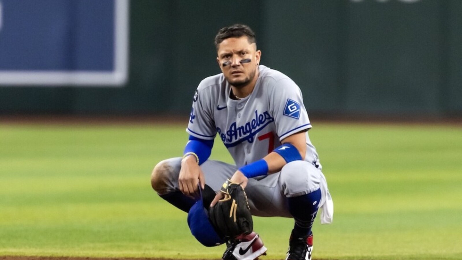 Miguel Rojas’ Injury Scare: A Dodger’s Resilience and the Jammed Finger